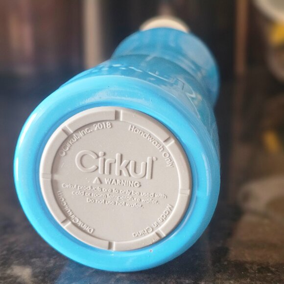 Cirkul Blue Insulated Water Bottle & Comfort Grip Lid 22 oz - Picture 2 of 3